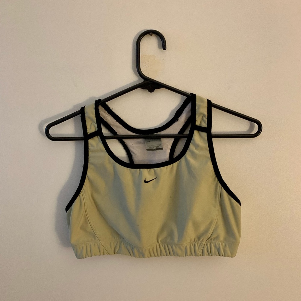 🎉HP🎉 Medium Nike Light Green & Black Sports Bra Dri Fit